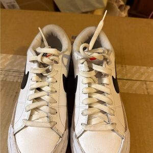 Nike Men's Classic White and Black Sneakers